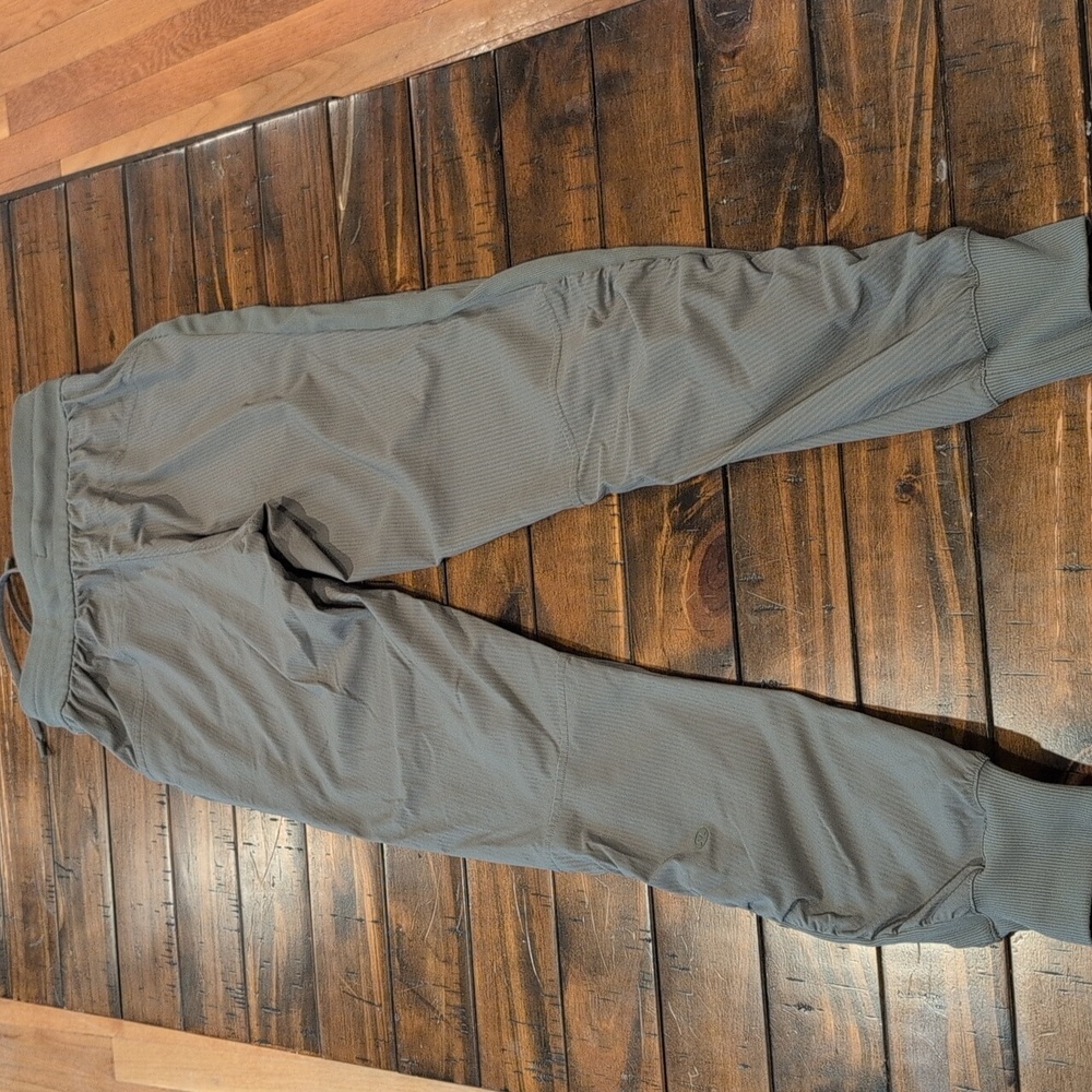 Lululemon Beyond The Studio Joggers - Picture 10 of 11